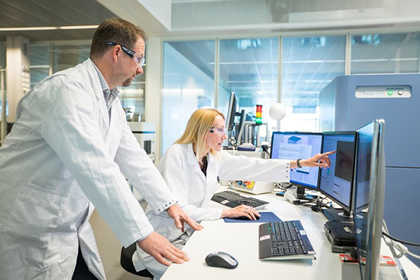 Expertos en laboratorio